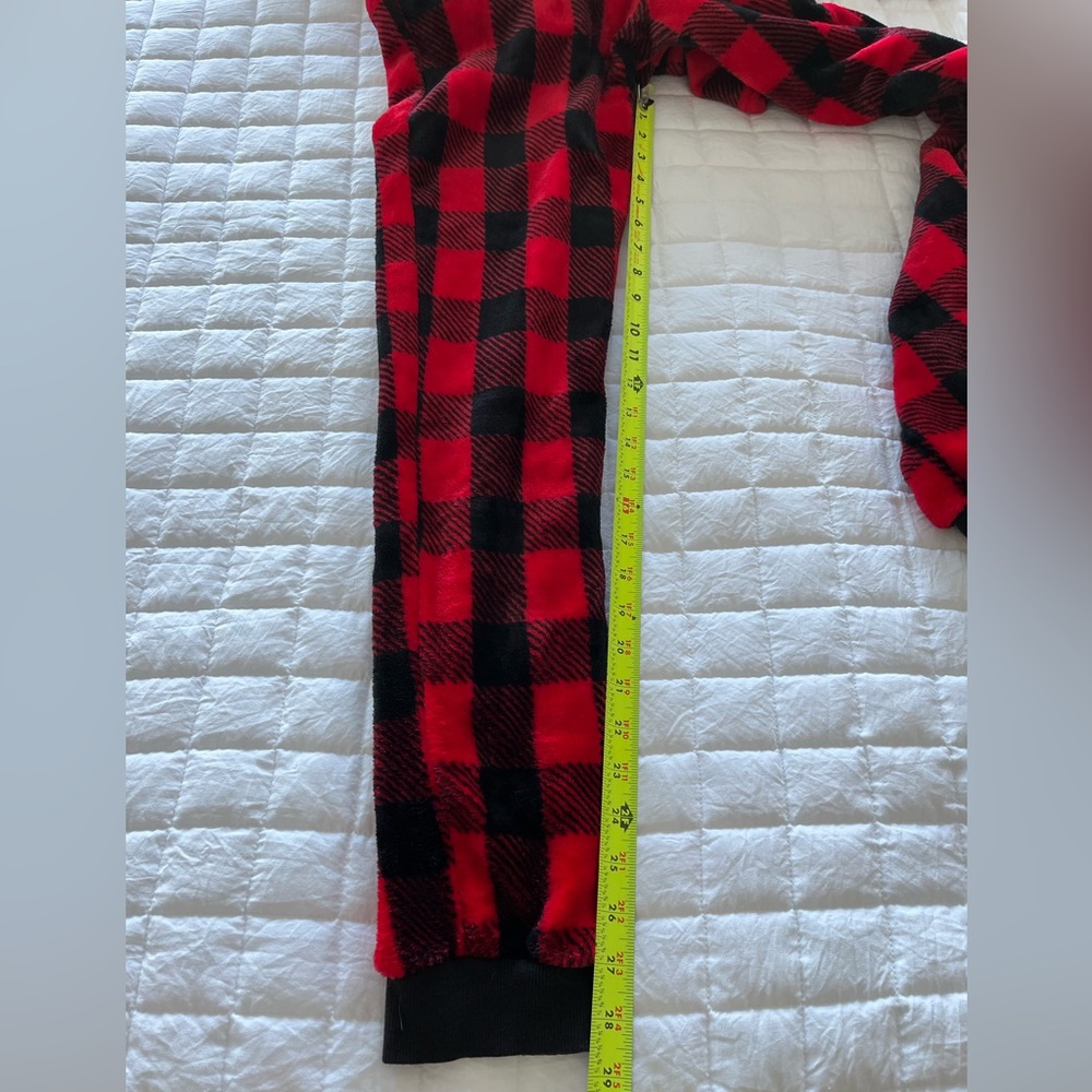 SECRET TREASURES Black & Red Plaid One Piece Pajama w/Faux Fur Hood Size Medium - Picture 7 of 9